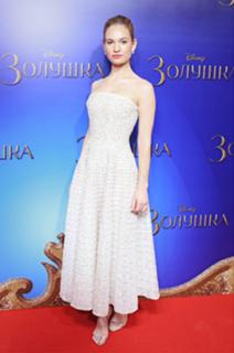 Lily James feet photo thumbnail