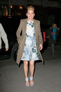 Elizabeth Banks feet photo thumbnail