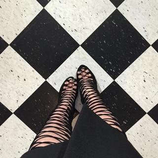Katy Perry feet photo thumbnail