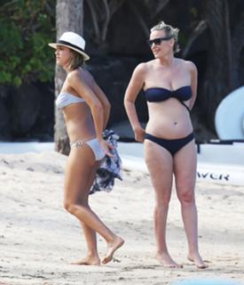 Jessica Alba feet photo thumbnail