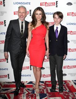 Elizabeth Hurley feet photo thumbnail