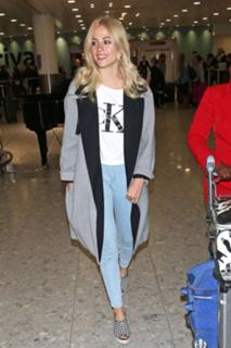 Pixie Lott feet photo thumbnail