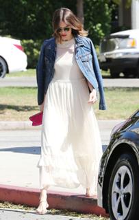 Mandy Moore feet photo thumbnail