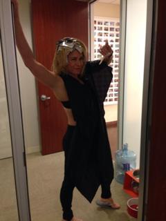 Chelsea Handler feet photo thumbnail