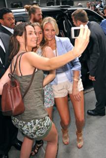 Cameron Diaz feet photo thumbnail