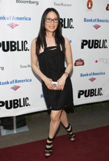 Lucy Liu feet photo thumbnail