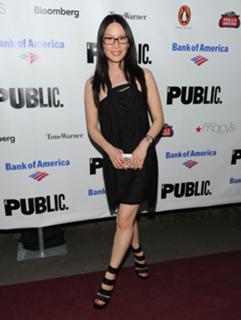 Lucy Liu feet photo thumbnail