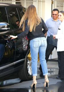 Sofía Vergara feet photo thumbnail