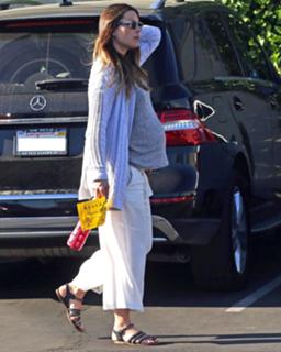 Jessica Biel feet photo thumbnail