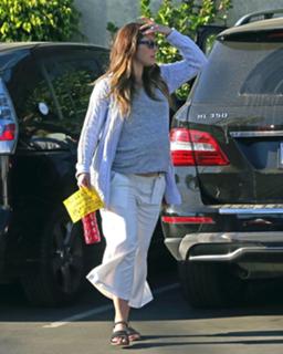 Jessica Biel feet photo thumbnail
