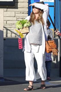 Jessica Biel feet photo thumbnail