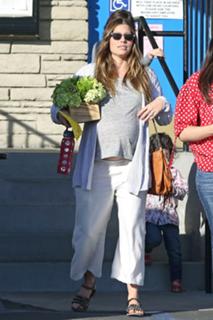 Jessica Biel feet photo thumbnail