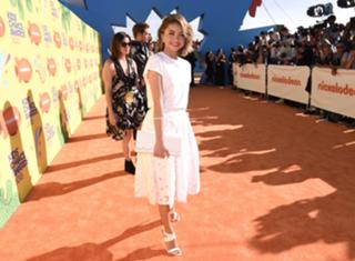 Sarah Hyland feet photo thumbnail