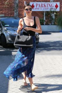 Miranda Kerr feet photo thumbnail