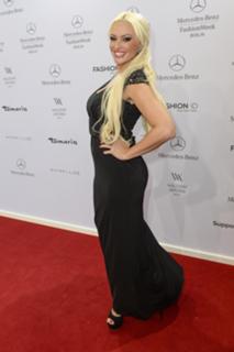 Daniela Katzenberger feet photo thumbnail