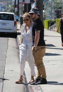 Jennifer Lopez feet photo thumbnail