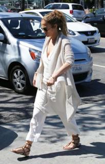 Jennifer Lopez feet photo thumbnail