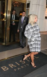 Lady Gaga feet photo thumbnail
