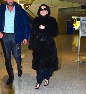 Lady Gaga feet photo thumbnail