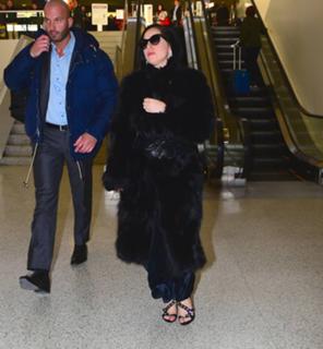 Lady Gaga feet photo thumbnail