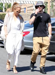 Jennifer Lopez feet photo thumbnail