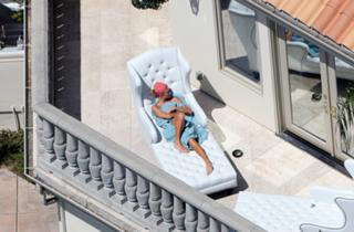 Paris Hilton feet photo thumbnail