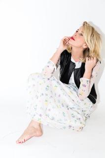 Alessia Marcuzzi feet photo thumbnail