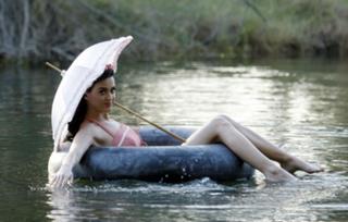 Katy Perry feet photo thumbnail