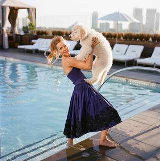 Leslie Mann feet photo thumbnail