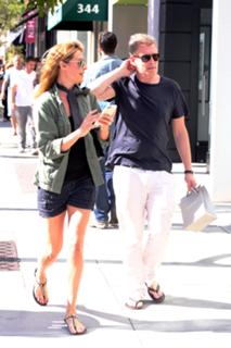 Cat Deeley feet photo thumbnail