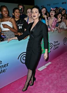 Katy Perry feet photo thumbnail