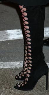 Katy Perry feet photo thumbnail