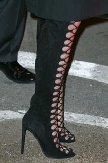 Katy Perry feet photo thumbnail