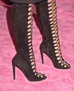 Katy Perry feet photo thumbnail