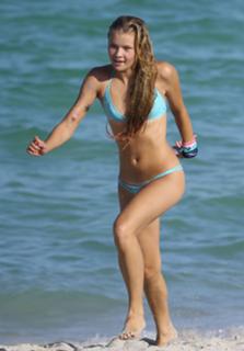 Josie Marie Canseco feet photo thumbnail