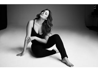 Ashley Graham feet photo thumbnail