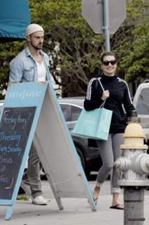 Lea Michele feet photo thumbnail