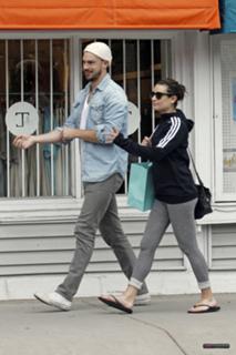 Lea Michele feet photo thumbnail