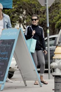 Lea Michele feet photo thumbnail
