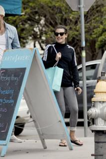 Lea Michele feet photo thumbnail
