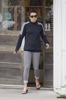 Lea Michele feet photo thumbnail