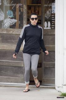 Lea Michele feet photo thumbnail
