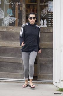 Lea Michele feet photo thumbnail