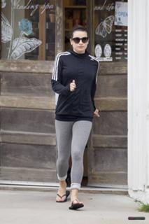 Lea Michele feet photo thumbnail