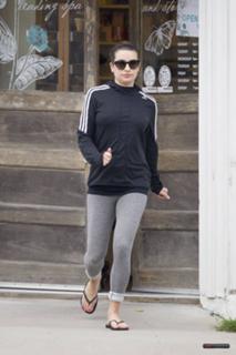 Lea Michele feet photo thumbnail
