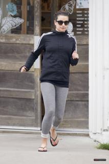 Lea Michele feet photo thumbnail