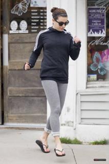 Lea Michele feet photo thumbnail