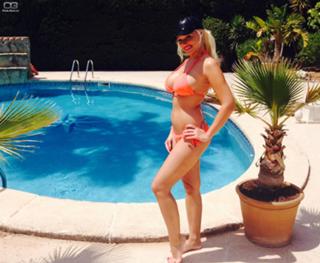 Daniela Katzenberger feet photo thumbnail