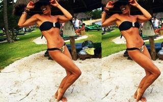 Adriane Galisteu feet photo thumbnail