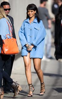 Rihanna feet photo thumbnail